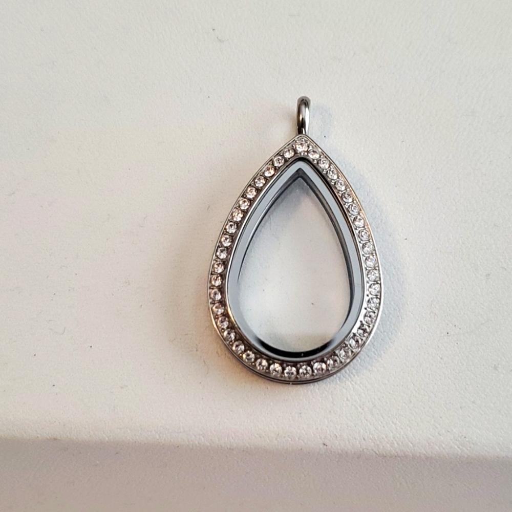 Tear drop, pear shaped living locket with Swarovski crystals Origami Owl
